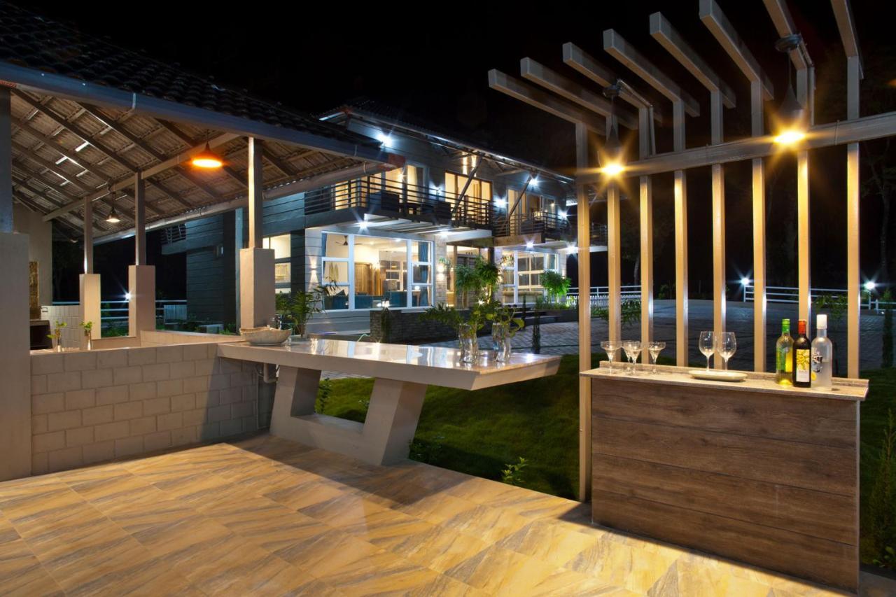 Coffee & Mist Luxury Villa- Comp Breakfast, Pool, Lounge, And Coffee Estate By Stayvista Madikeri Exterior foto